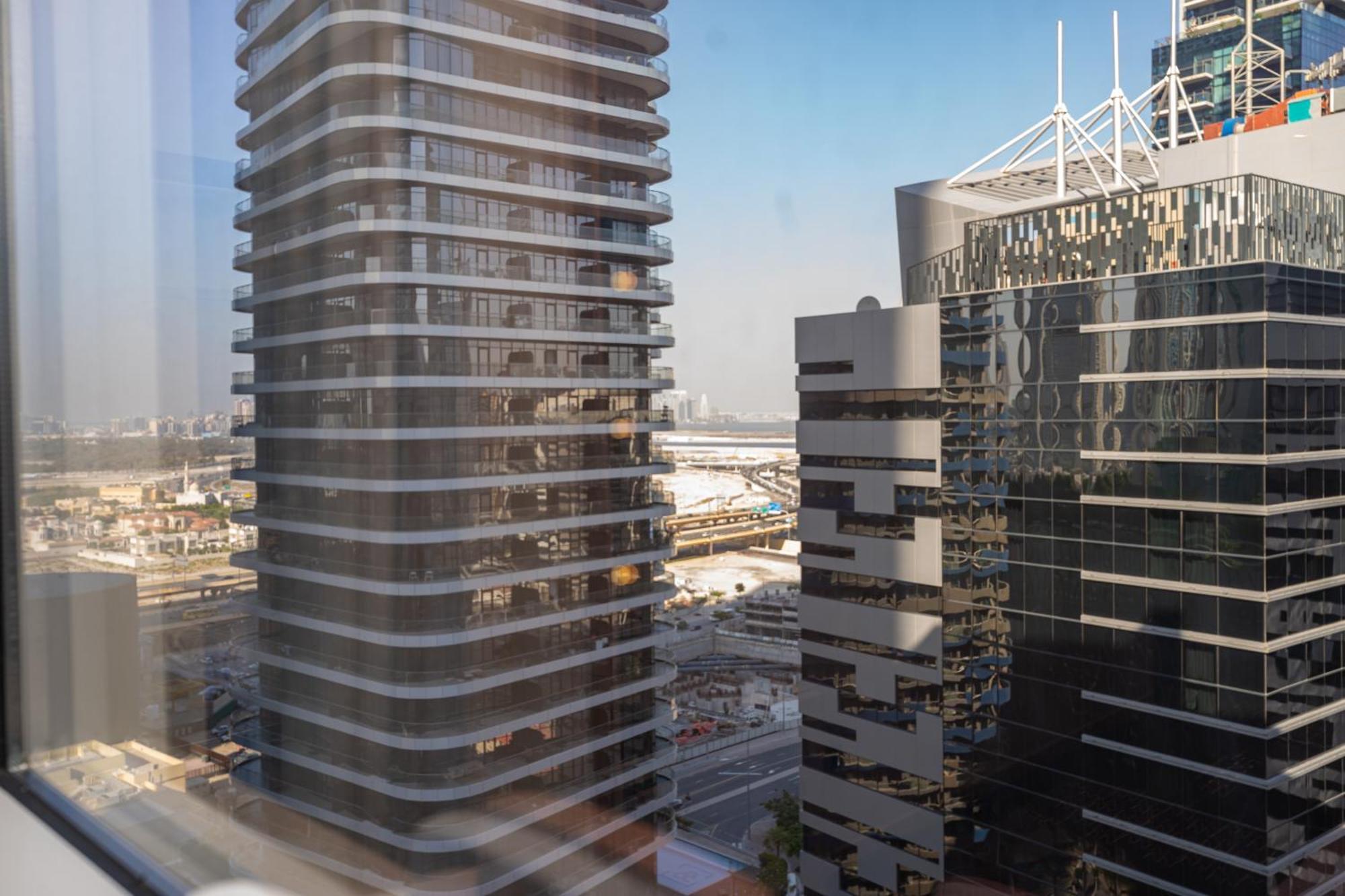 Escape 24 - Luxury Dunya Tower Downtown Near Mall