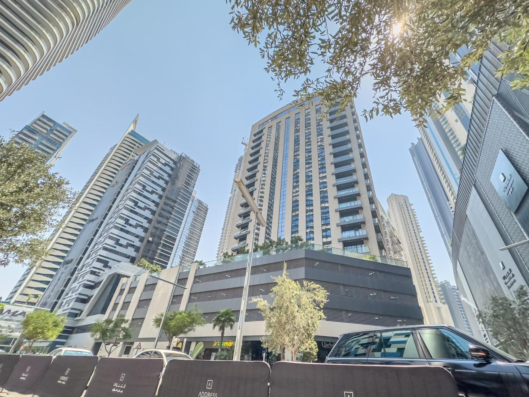 Apartment Escape 24 - Luxury Dunya Tower Downtown Near Mall
