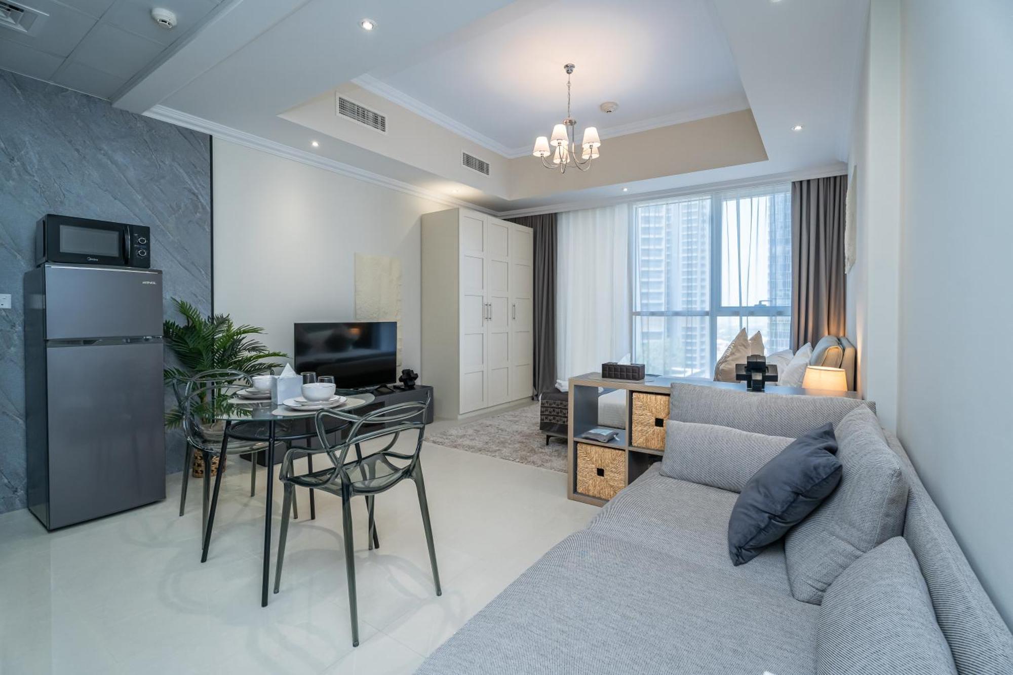 Apartment Escape 24 - Luxury Dunya Tower Downtown Near Mall