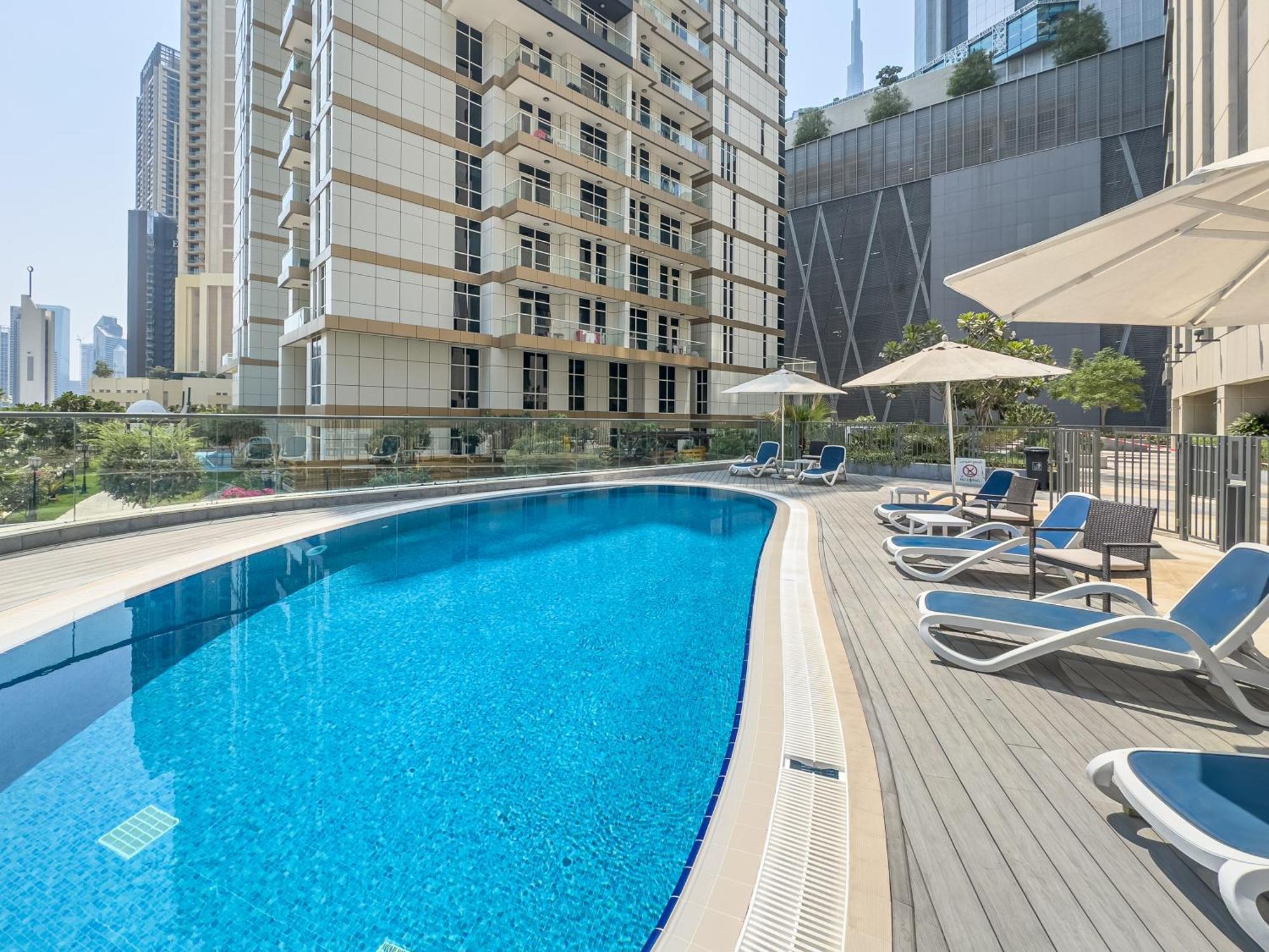 Escape 24 - Luxury Dunya Tower Downtown Near Mall