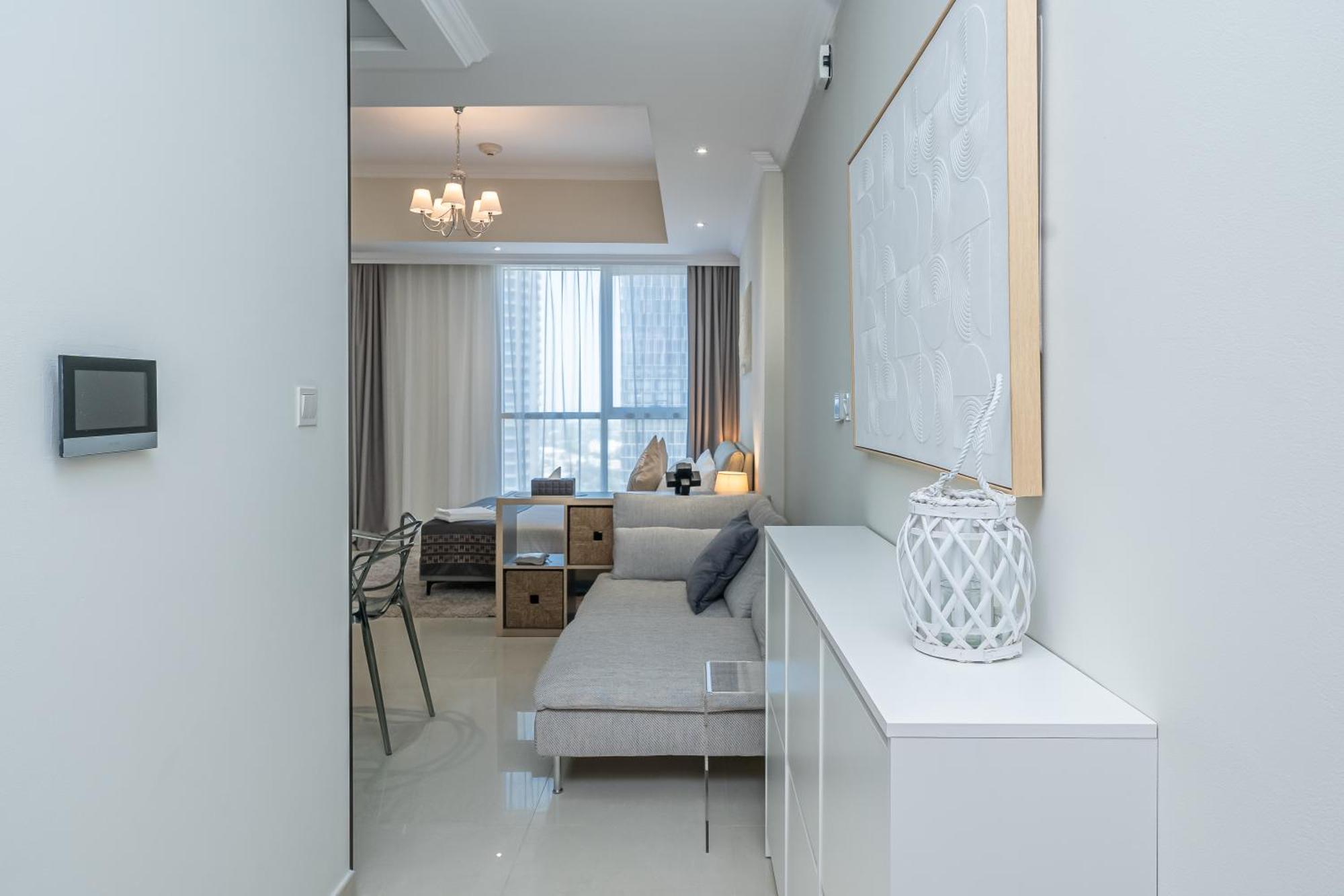 Apartment Escape 24 - Luxury Dunya Tower Downtown Near Mall *