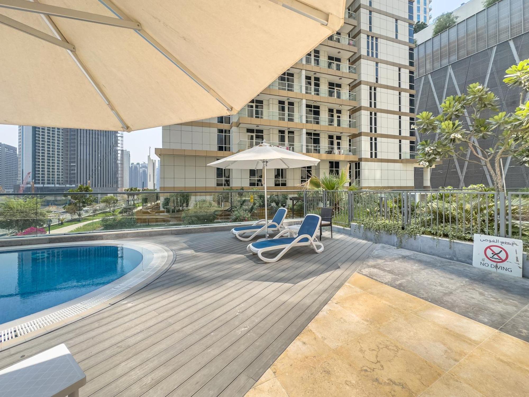 Escape 24 - Luxury Dunya Tower Downtown Near Mall * Dubai