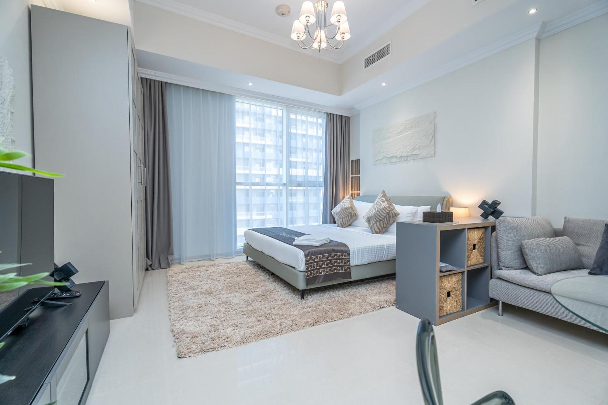Escape 24 - Luxury Dunya Tower Downtown Near Mall * Dubai