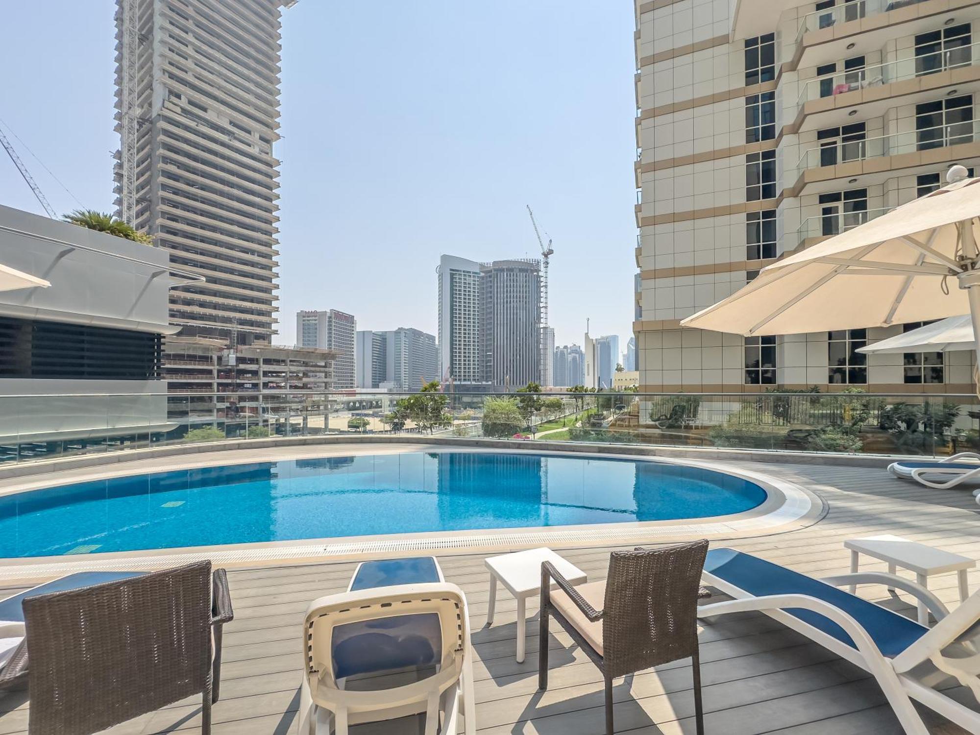 Escape 24 - Luxury Dunya Tower Downtown Near Mall Apartment Dubai