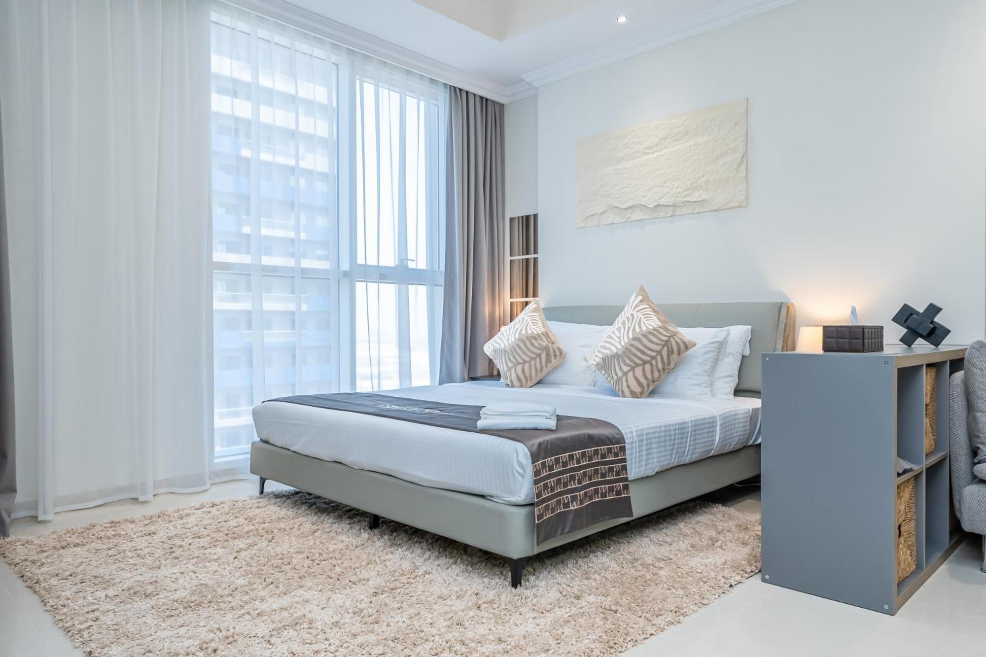 Escape 24 - Luxury Dunya Tower Downtown Near Mall