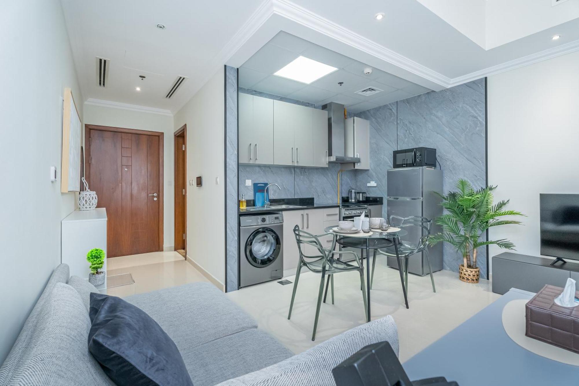 Escape 24 - Luxury Dunya Tower Downtown Near Mall Apartment *