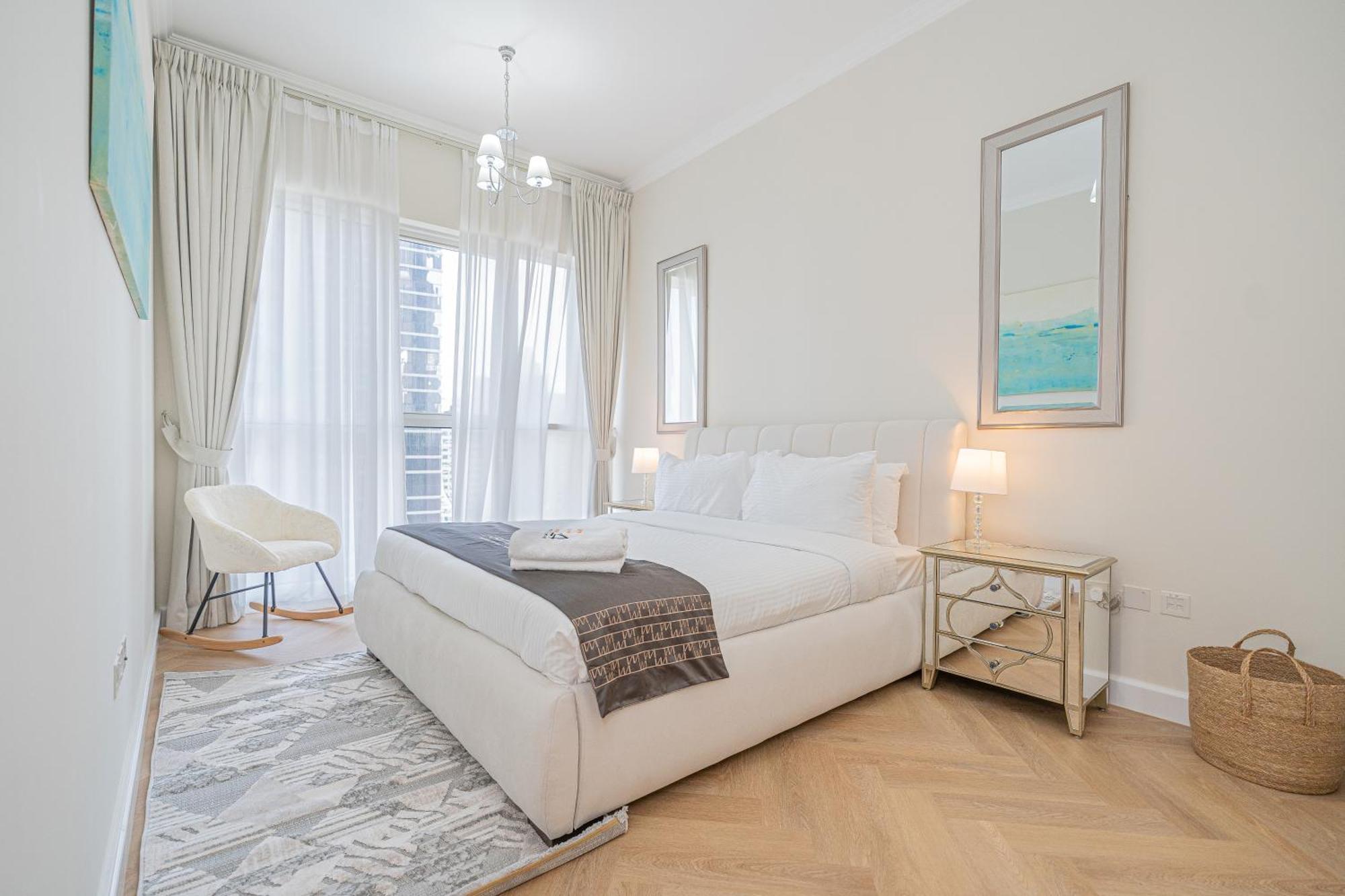 Escape 24 - Luxury Dunya Tower Downtown Near Mall